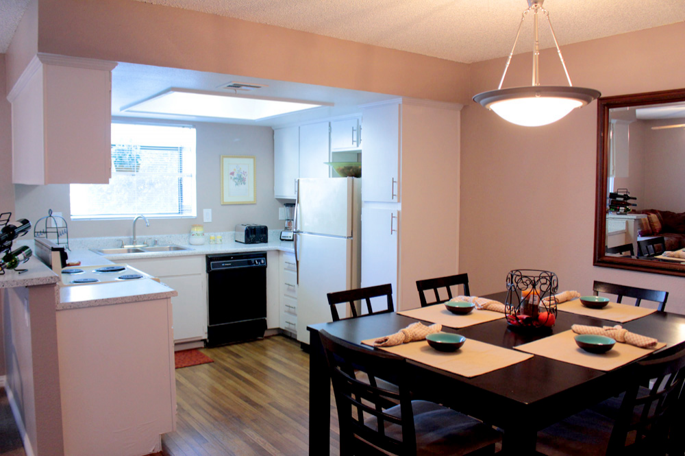 Interior photo of Sunset Springs apartment Dining 2